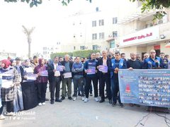 وقفة للصحفيين في قطاع غزة، تنديدًا باستهداف الاحتلال المتواصل بحقهم.