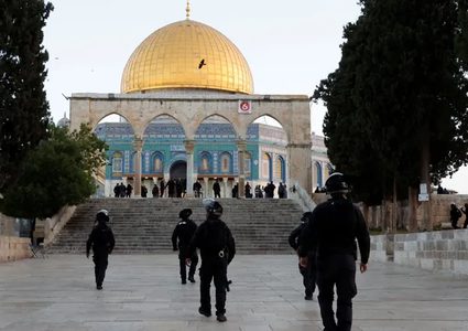 عشرات المستوطنين يقتحمون المسجد الأقصى