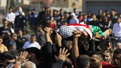 تشييع جثمان الشهيد مصطفى أبو شلبك في مخيم قلنديا شمال القدس