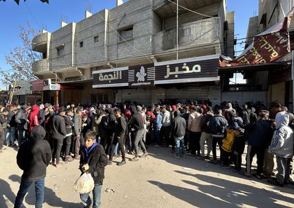 إسقاط المساعدات على غزة يظهر عجز العالم أمام إسرائيل