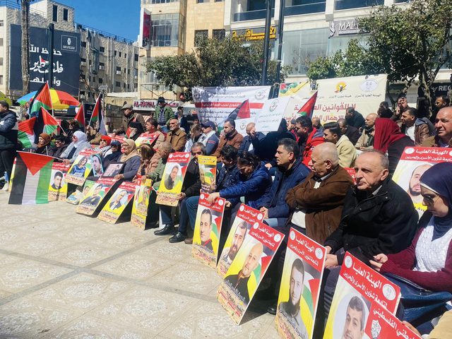 اعتصام إسنادي للمعتقلين في ساحة مركز البيرة الثقافي