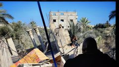 أنقاض منزل عائلة الفقعاوي في خانيونس الذي دمره طيران الاحتلال فوق ساكنيه