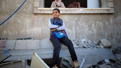 أنقاض منزل عائلة الفقعاوي في خانيونس الذي دمره طيران الاحتلال فوق ساكنيه