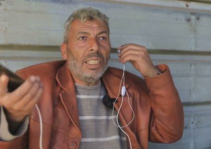 إذاعات الإنترنت ملاذ أهل غزة الباحثين عن خبر تهدئة محتملة