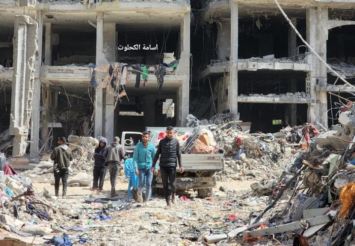 مشاهد الدمار في خانيونس بعد انسحاب الدبابات الاسرائيلية من قلب المدينة