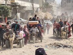 مشاهد الدمار في خانيونس بعد انسحاب الدبابات الاسرائيلية من قلب المدينة