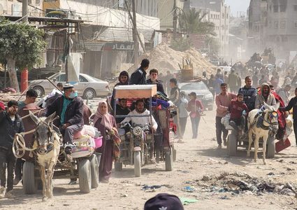 مشاهد الدمار في خانيونس بعد انسحاب الدبابات الاسرائيلية من قلب المدينة