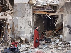 مشاهد الدمار في خانيونس بعد انسحاب الدبابات الاسرائيلية من قلب المدينة