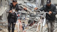 مشاهد الدمار في خانيونس بعد انسحاب الدبابات الاسرائيلية من قلب المدينة