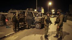 الاحتلال يعتقل شابا من طمون قرب حاجز الحمرا العسكري