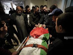 من وداع الشهيد نور الدين إبراهيم ياسين (18 عاما) من قرية دير أبو ضعيف شمال شرق جنين