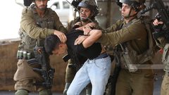 الاحتلال يعتقل مواطنين من نابلس