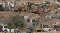 الاحتلال يهدم "بركسين" للحدادة والدواجن في فقوعة شمال شرق جنين