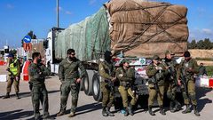 بريطانيا: نحتاج ٥٠٠ شاحنة يوميا لإطعام المدنيين في غزة