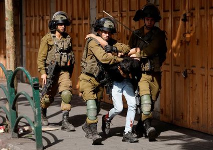 الاحتلال اعتقل 7490 مواطنا من الضفة منذ السابع من تشرين الأول الماضي