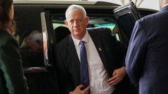 صحيفة إسرائيلية: غانتس يتعرض لخطر الاعتقال في بريطانيا بسبب نتنياهو