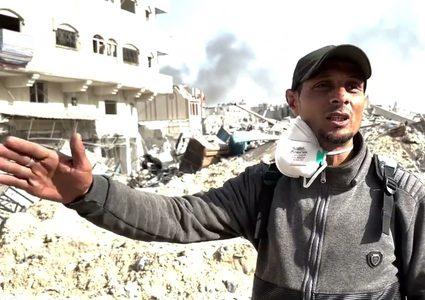 عائدون الى بيوتهم في خانيونس يعاينون هول الكارثة