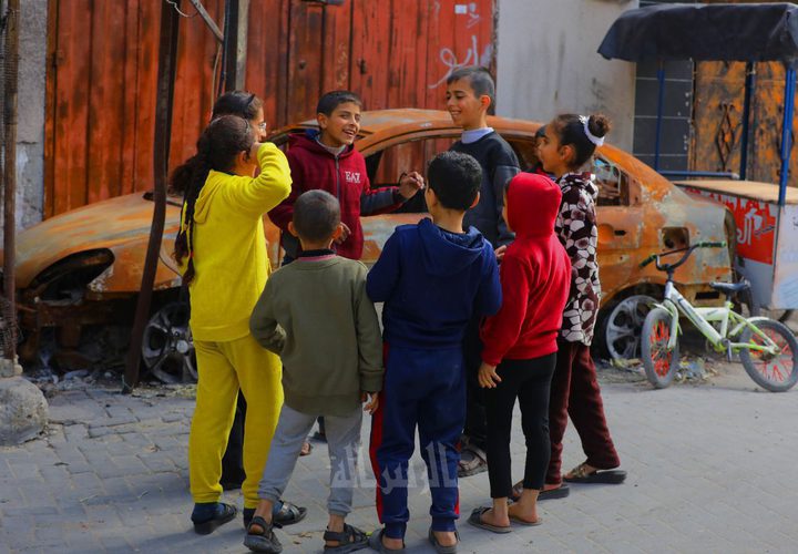 المواطنون يواجهون حرب التجويع في مخيم حباليا المحاصر
