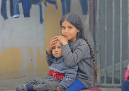 المواطنون يواجهون حرب التجويع في مخيم حباليا المحاصر