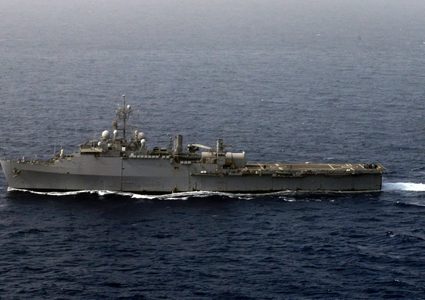 الجيش الأميركي يحبط هجوما حوثيا واسعا بالبحر الأحمر وخليج عدن