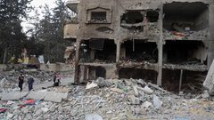 10 شهداء بينهم أطفال في قصف الاحتلال منزلا غرب مخيم النصيرات