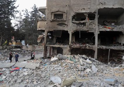 10 شهداء بينهم أطفال في قصف الاحتلال منزلا غرب مخيم النصيرات