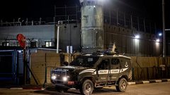 نتنياهو يوعز بإعداد أماكن في السجون لآلاف المعتقلين الجدد