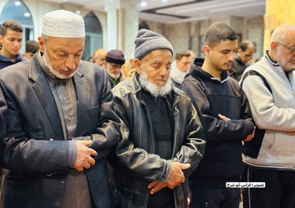 جانب من أداء صلاة التراويح من داخل مساجد مدينة رفح في ظل الحرب و الدمار على غزة