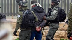 الاحتلال يعتقل شابا من مخيم الدهيشة