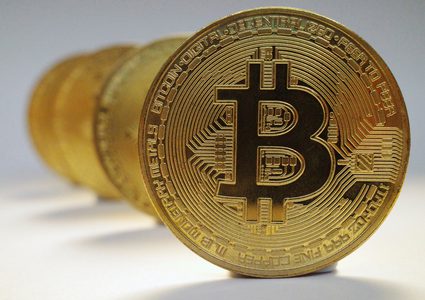 عملة "البيتكوين" تصعد إلى مستوى تاريخي جديد