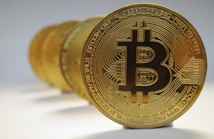 عملة "البيتكوين" تصعد إلى مستوى تاريخي جديد