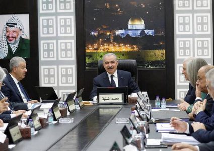 حكومة اشتية المستقيلة تصرف 6 آلاف دولار بدل سكن لكل وزير