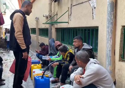 أهالي غزة يقاسون الأمرين للحصول على شربة ماء