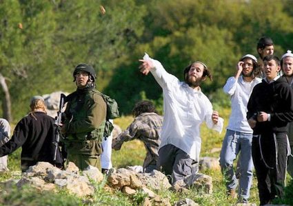 إصابة ثلاثة مواطنين في هجوم للمستوطنين على مسافر يطا جنوب الخليل