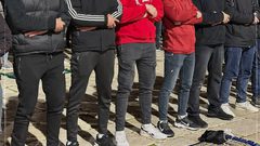 رغم التضييقات على أبواب الأقصى والبلدة القديمة ومنع العديد من الدخول للمسجد، آلاف المصلين يؤدّون صلاة العشاء والتراويح في رحاب الأقصى في الليلة الأولى من  رمضان.