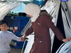 مها وافي .. مسعفةٌ فلسطينيةٌ تواصل عملها لرعاية أسرتها بعد اعتقال زوجها المسعف