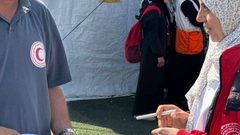 مها وافي .. مسعفةٌ فلسطينيةٌ تواصل عملها لرعاية أسرتها بعد اعتقال زوجها المسعف