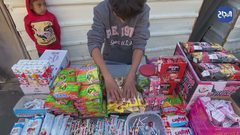 أطفال نازحون في غزة يتحولون إلى باعة لكسب لقمة العيش