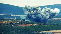 حزب الله يصعد وإسرائيل تشن غارات