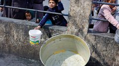 برنامج الأغذية العالمي: وصول أول قافلة مساعدات غذائية إلى شمال قطاع غزة منذ شهر