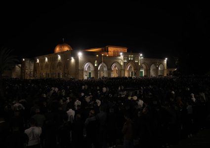 45 ألفا يؤدون صلاتي العشاء والتراويح في المسجد الأقصى