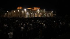 45 ألفا يؤدون صلاتي العشاء والتراويح في المسجد الأقصى