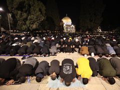 45 ألفا يؤدون صلاتي العشاء والتراويح في المسجد الأقصى