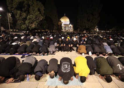 45 ألفا يؤدون صلاتي العشاء والتراويح في المسجد الأقصى
