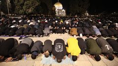 45 ألفا يؤدون صلاتي العشاء والتراويح في المسجد الأقصى