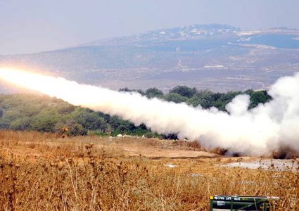 إطلاق أكثر من 100 صاروخا من جنوب لبنان باتجاه مواقع إسرائيلية