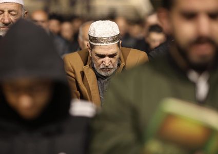 45 ألفا يؤدون صلاتي العشاء والتراويح في المسجد الأقصى