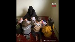 معلمة في رفح تحول بيتها لفصل دراسي لطلابها