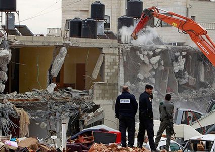 الاحتلال يهدم مطعما في العوجا شمال أريحا