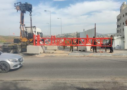 الاحتلال ينصب بوابتين حديديتين في شارع حوارة الرئيسي جنوب نابلس